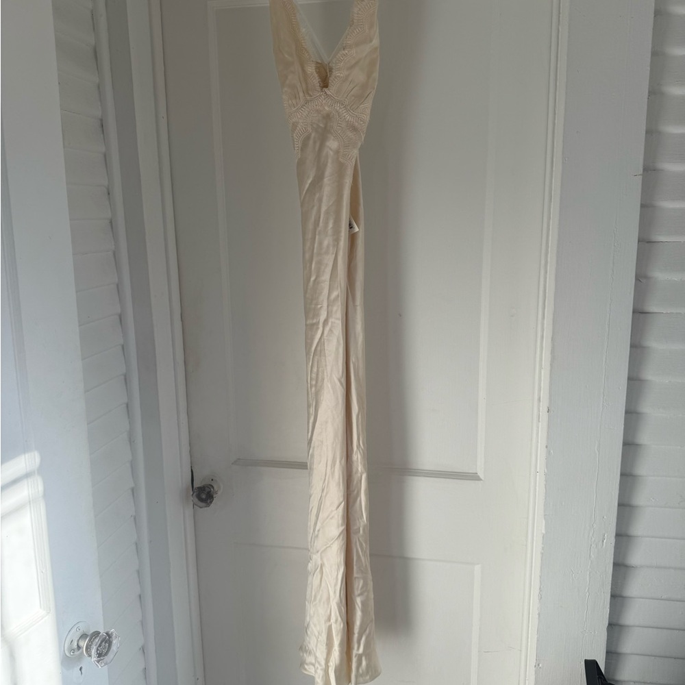 Shona Joy Cream Wedding Dress - Picture 2 of 4